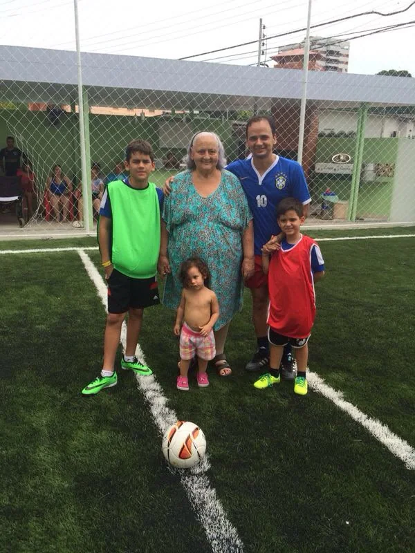 Vovó Lili com a família no Recanto